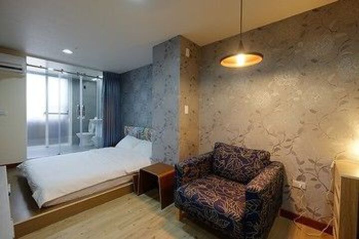 Room 7 of 19