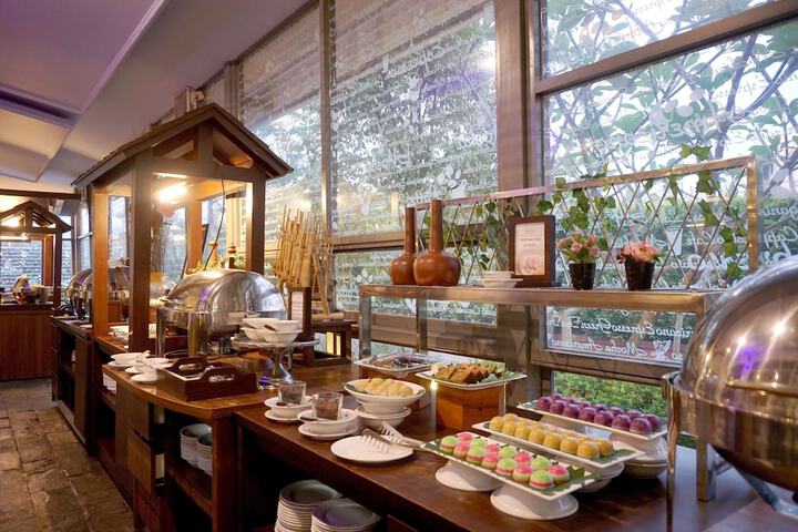 Dining Photos