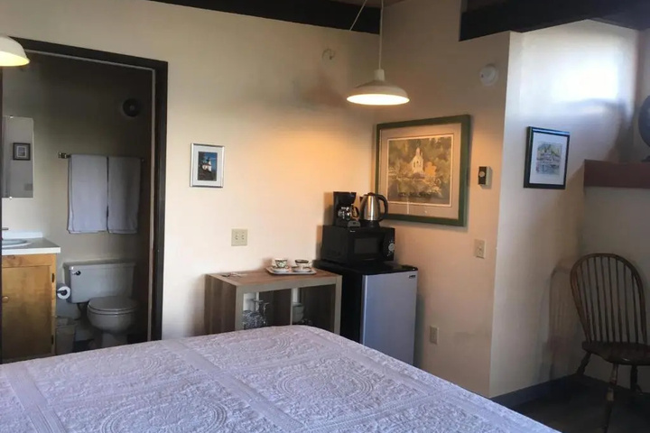 Room 5 of 9