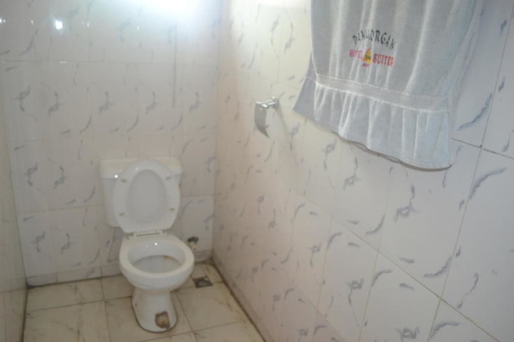 Room 6 of 11