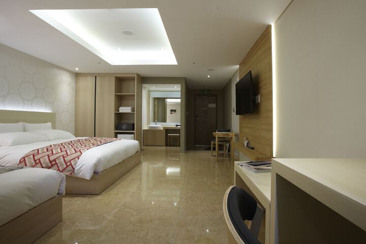 Room 51 of 78