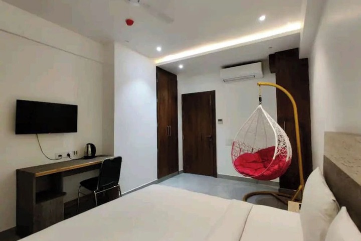 Room 6 of 11