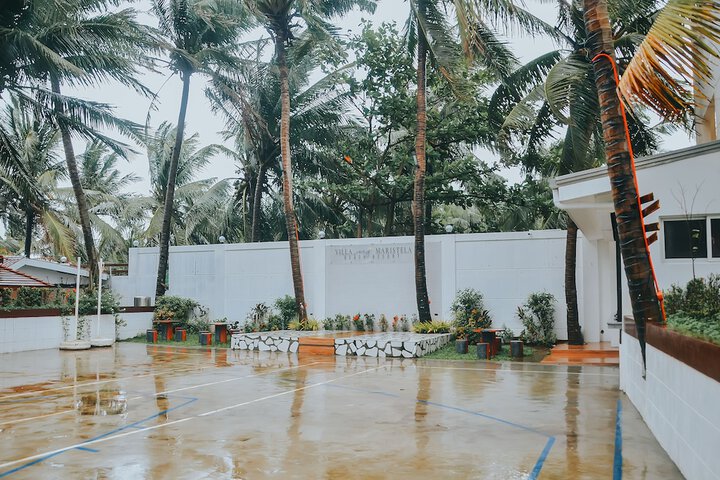 Hotel Exterior 50 of 53
