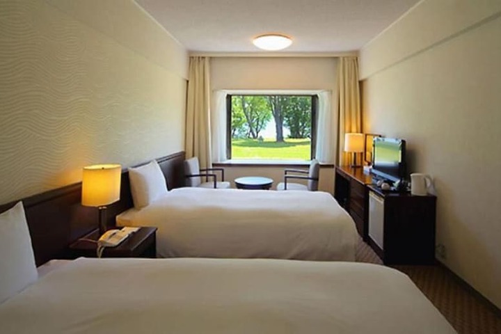 Room 8 of 72