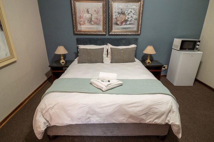 Room 11 of 24