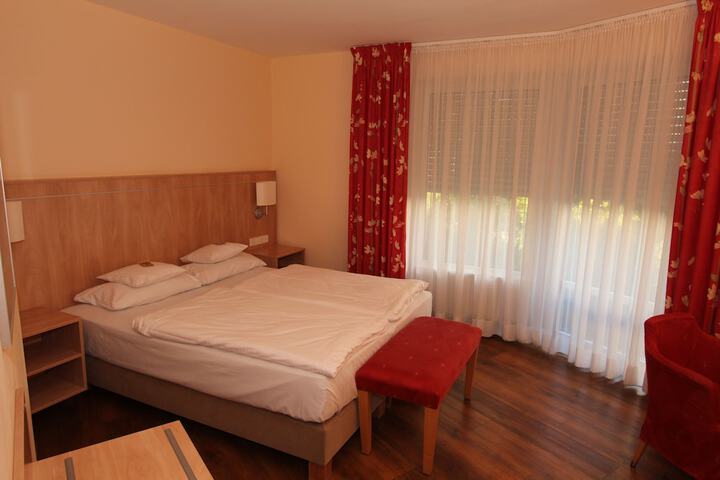 Room 6 of 48