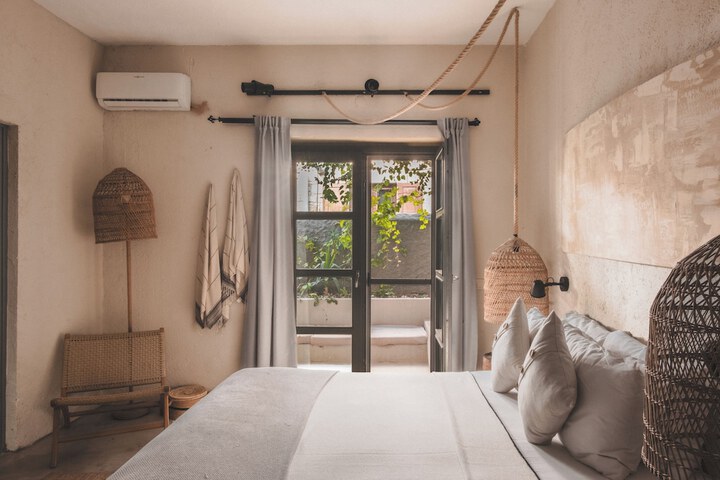 Room 50 of 64