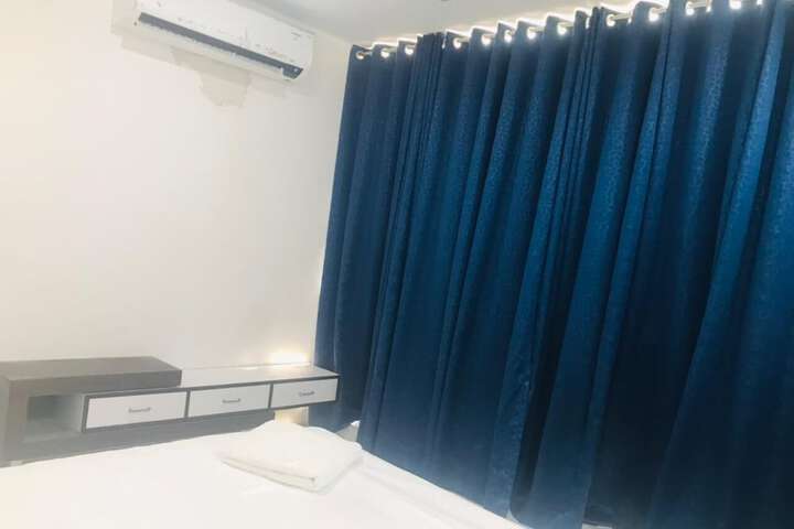 Room 8 of 14