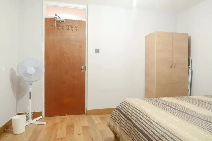 Room 5 of 11