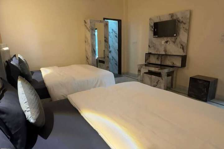 Room 3 of 13