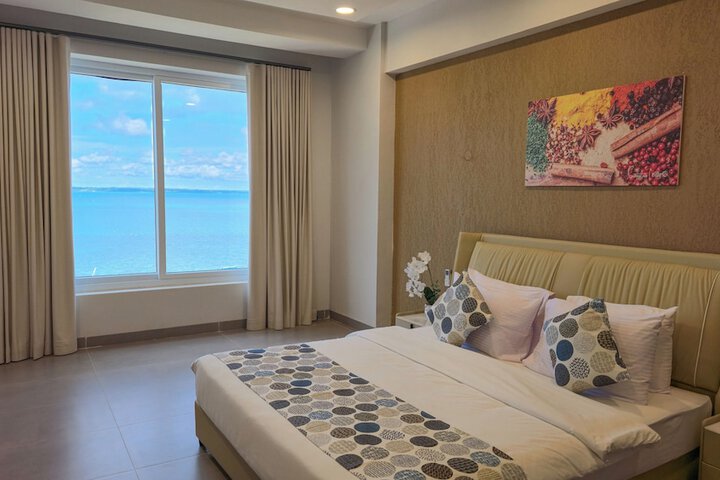 Room 15 of 93