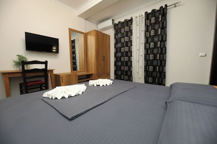 Room 13 of 99