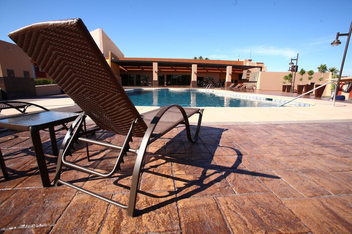 Hotel Pool