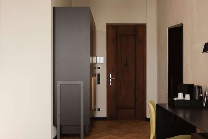 Room 16 of 183