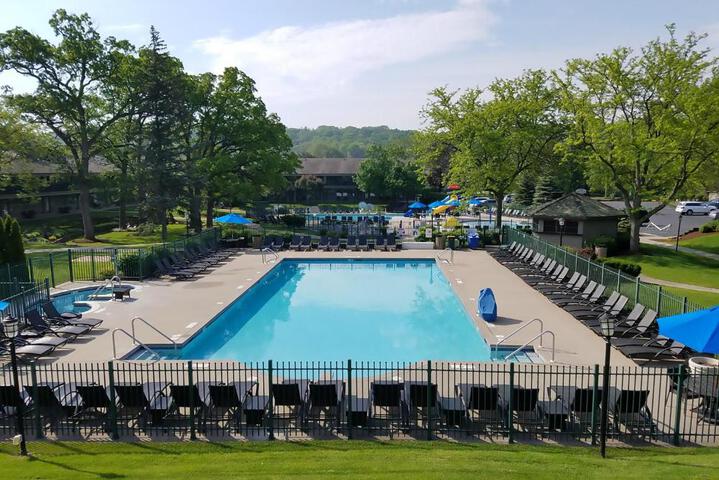 1 King Bed Resort View (7 of 9)