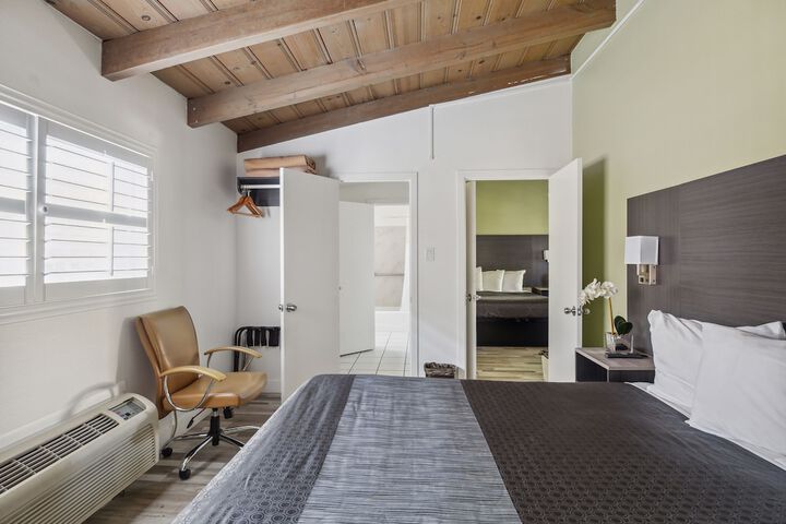 2 Queen Beds (7 of 19)