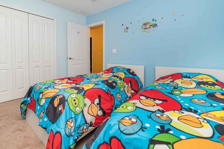 Room 10 of 24