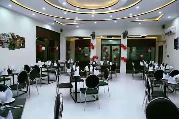 Dining 2 of 8