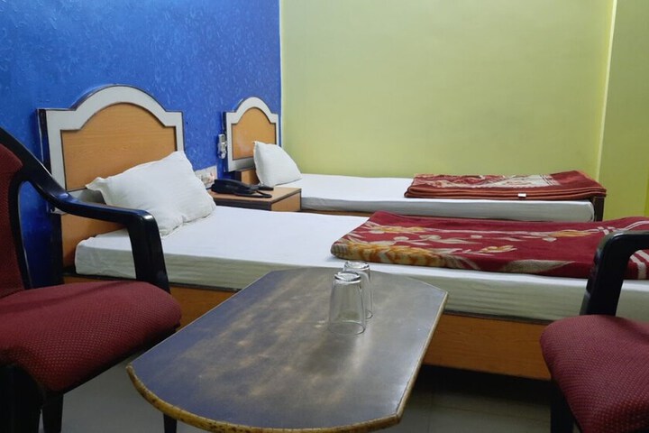 Room 4 of 10