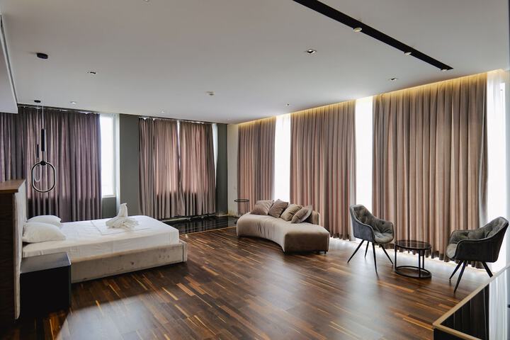 Room 19 of 148