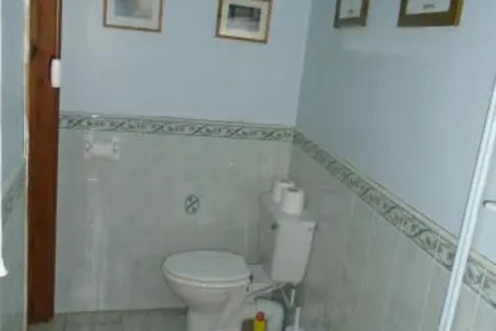 Room 4 of 7
