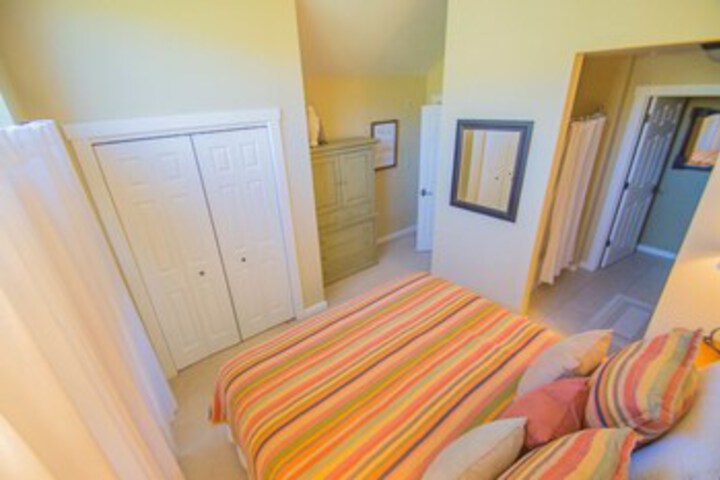 Room 34 of 40