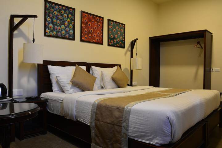Room 9 of 38