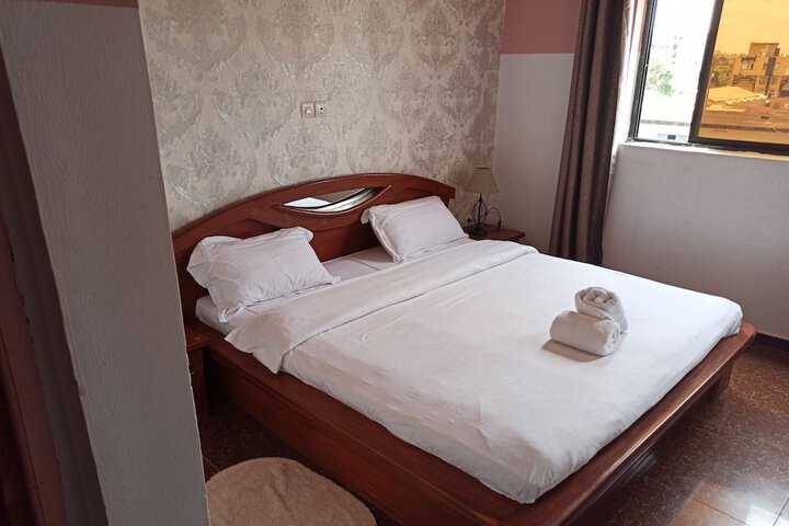 Room 7 of 16