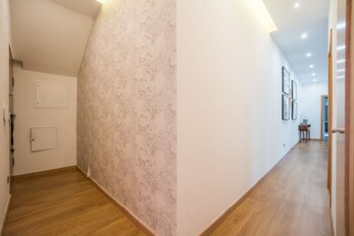 Room 17 of 60