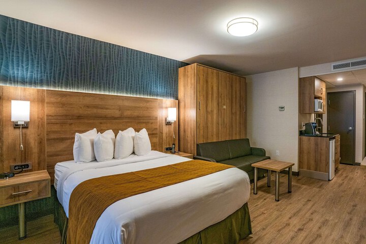 2 Queen Beds Suite (7 of 13)