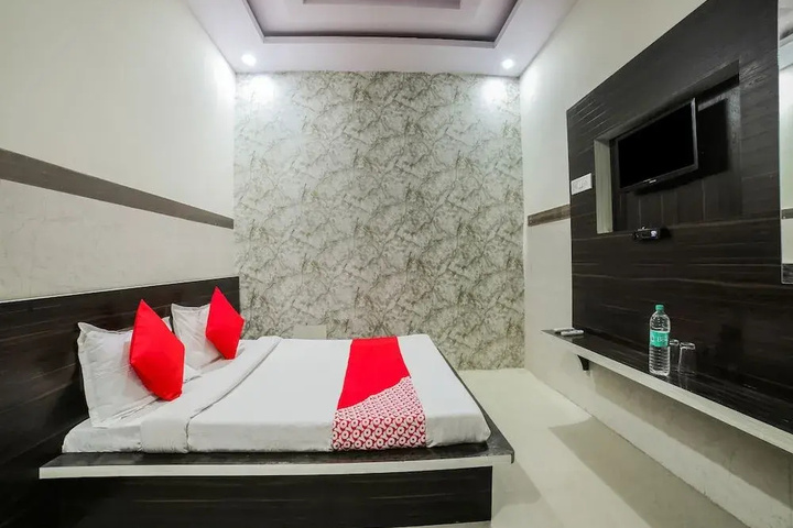 Room 5 of 14