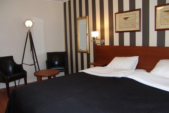 Room 16 of 44