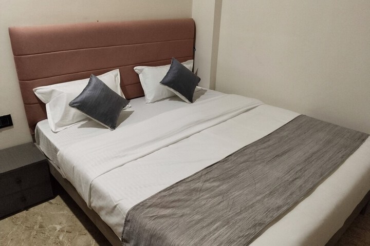 Room 15 of 25