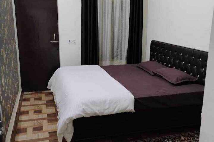 Room 3 of 10