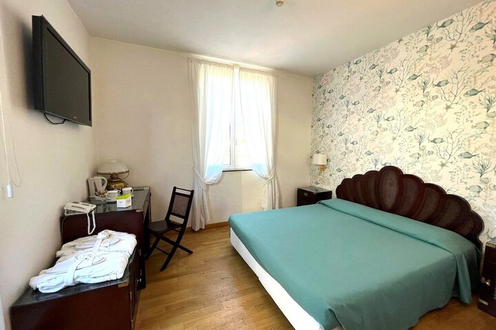 Room 8 of 27