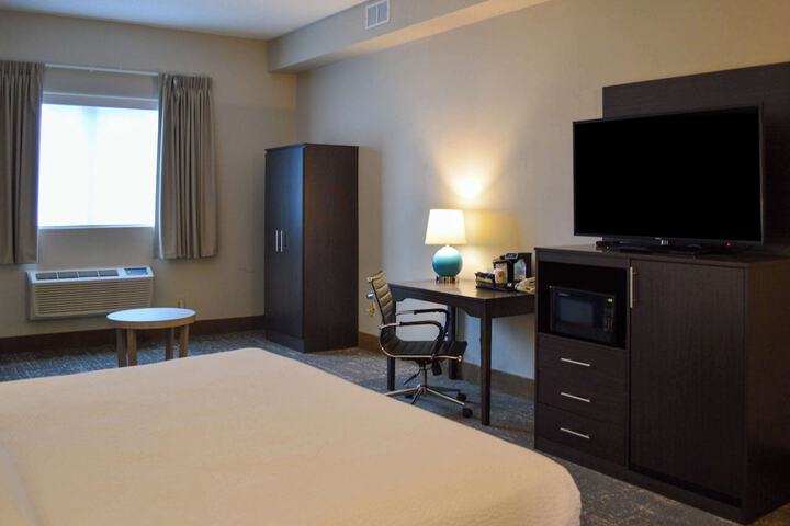 1 King Bed Suite (13 of 25)