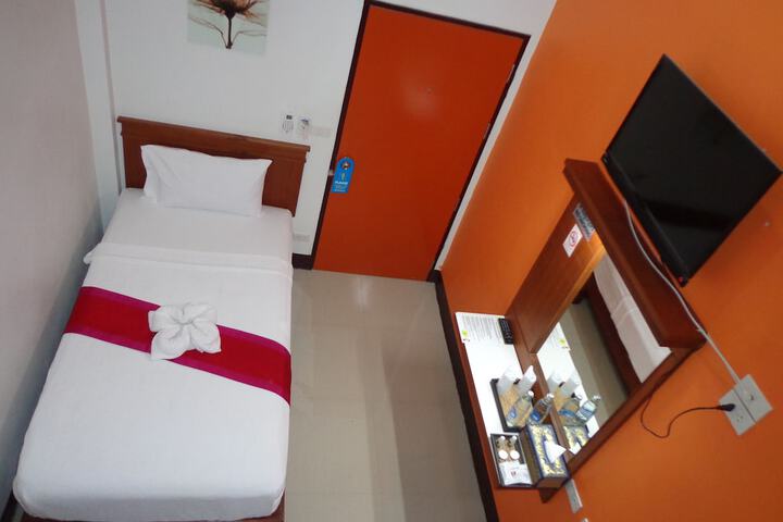 Room 6 of 92