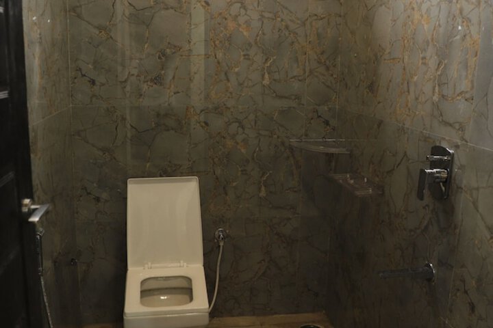 Room 79 of 135