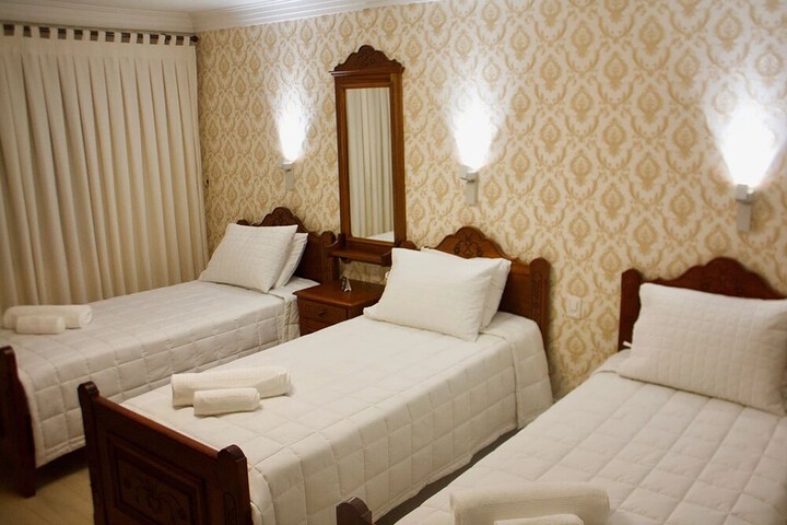 Room 7 of 33
