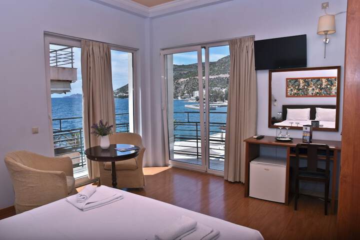 Photo of Grand Hotel Loutraki