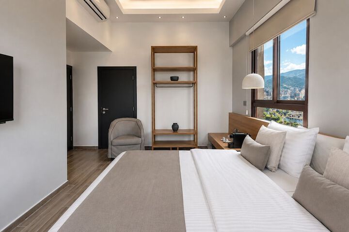 Room 9 of 29