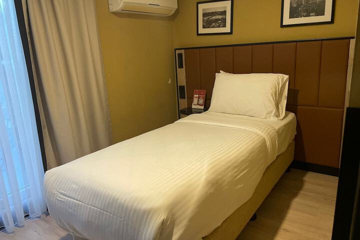 Room 33 of 59