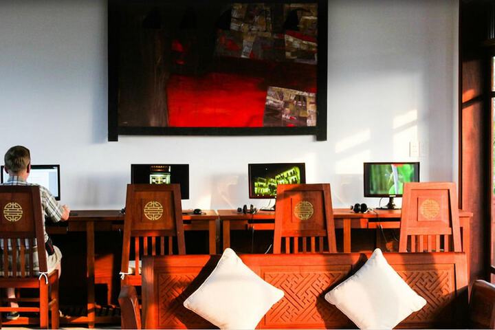 Hotel Lobby