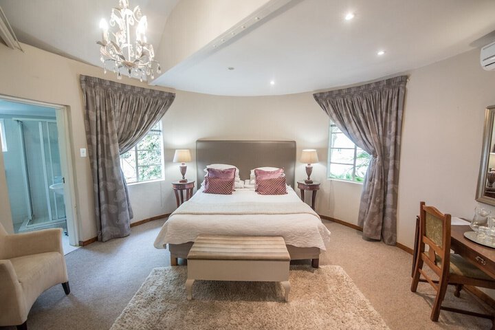 Room 2 of 66