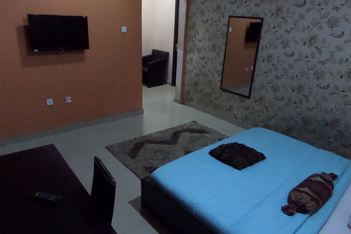 Room 5 of 29