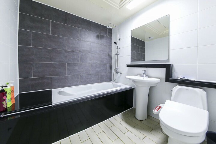 Room 14 of 22