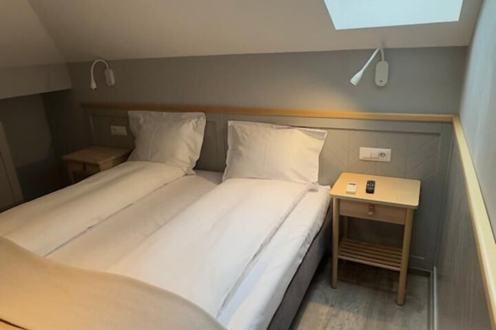 Room 12 of 21