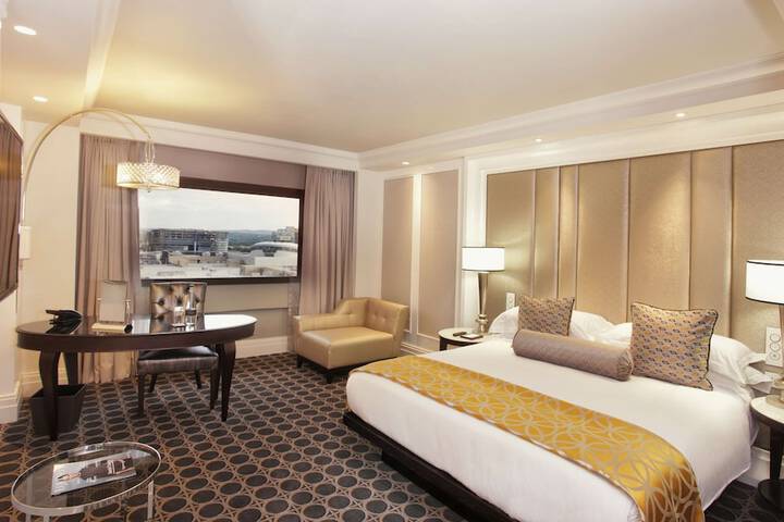 Room 22 of 102