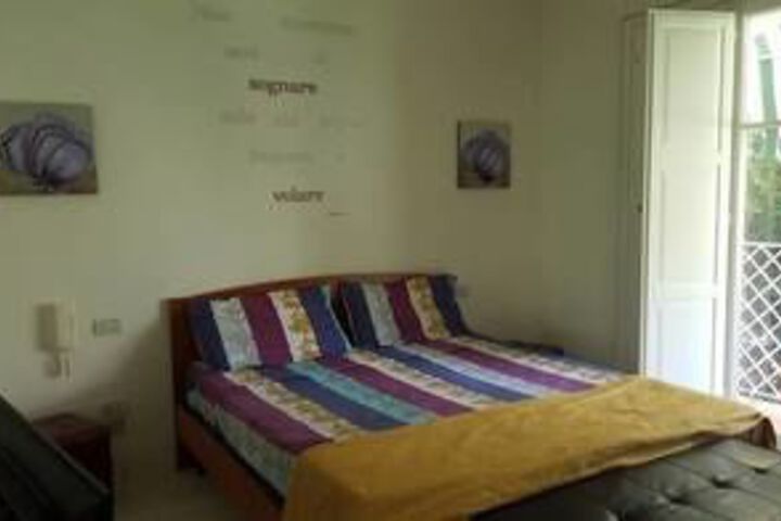 Room 17 of 33