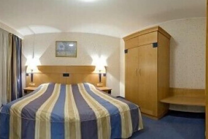 Room 14 of 36